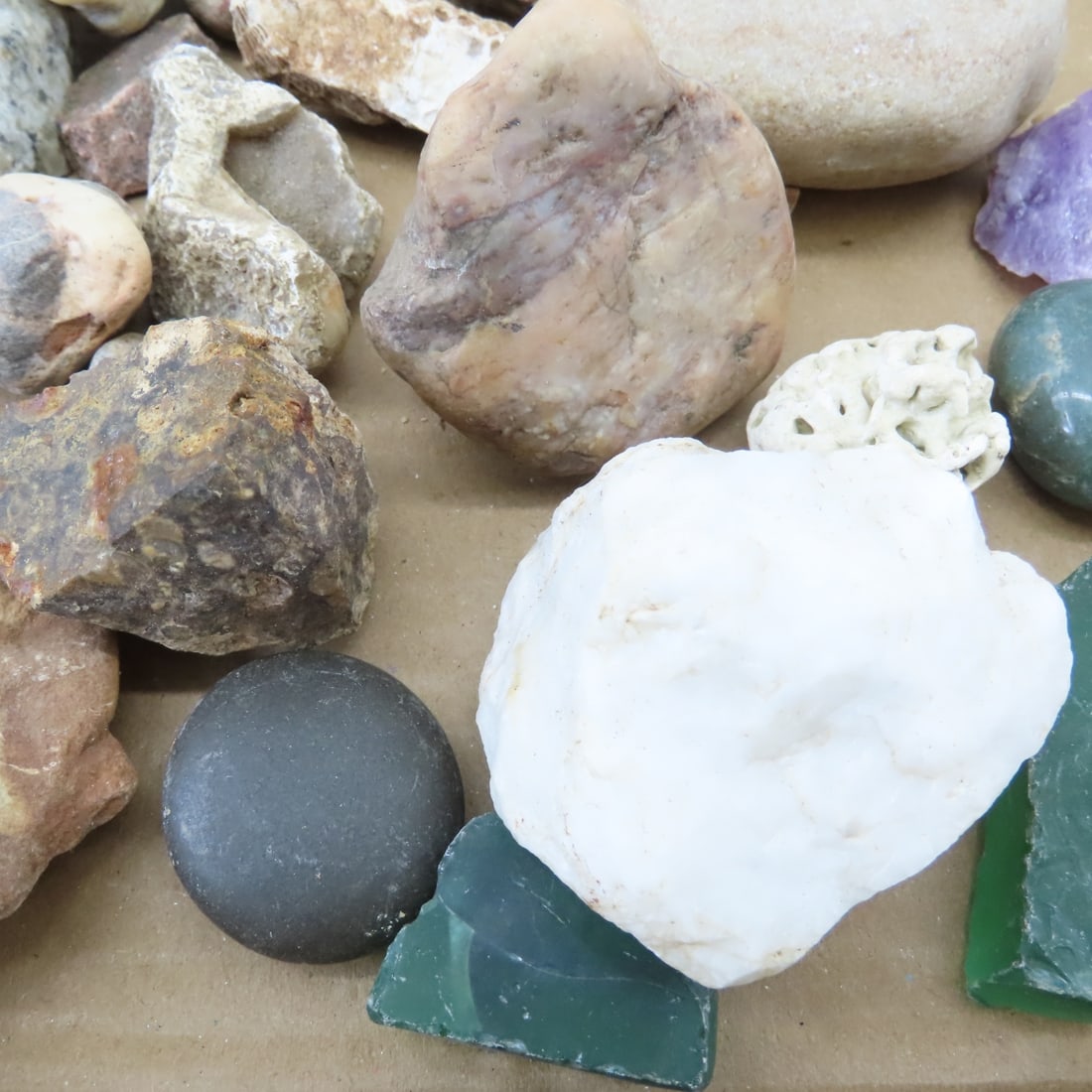 Quartz, Jasper, Amethyst, Agates & other samples - 6