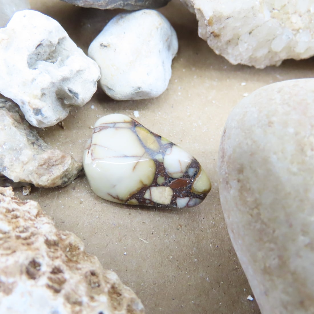 Quartz, Jasper, Amethyst, Agates & other samples - 9