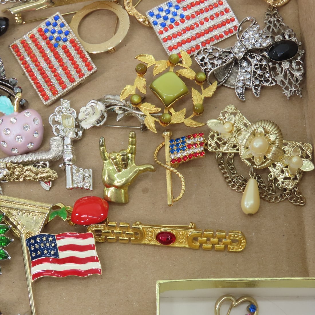 80+ Vintage Fashion Brooches & Stick Pins - 8