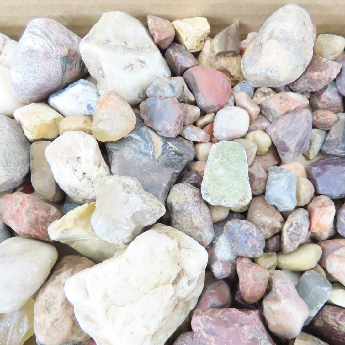 Collection of rough stones, quartz, uncut agate - 5