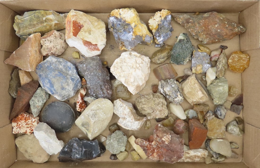 Pyrite, Quartz, Agates and other mineral specimens (1 of 11)