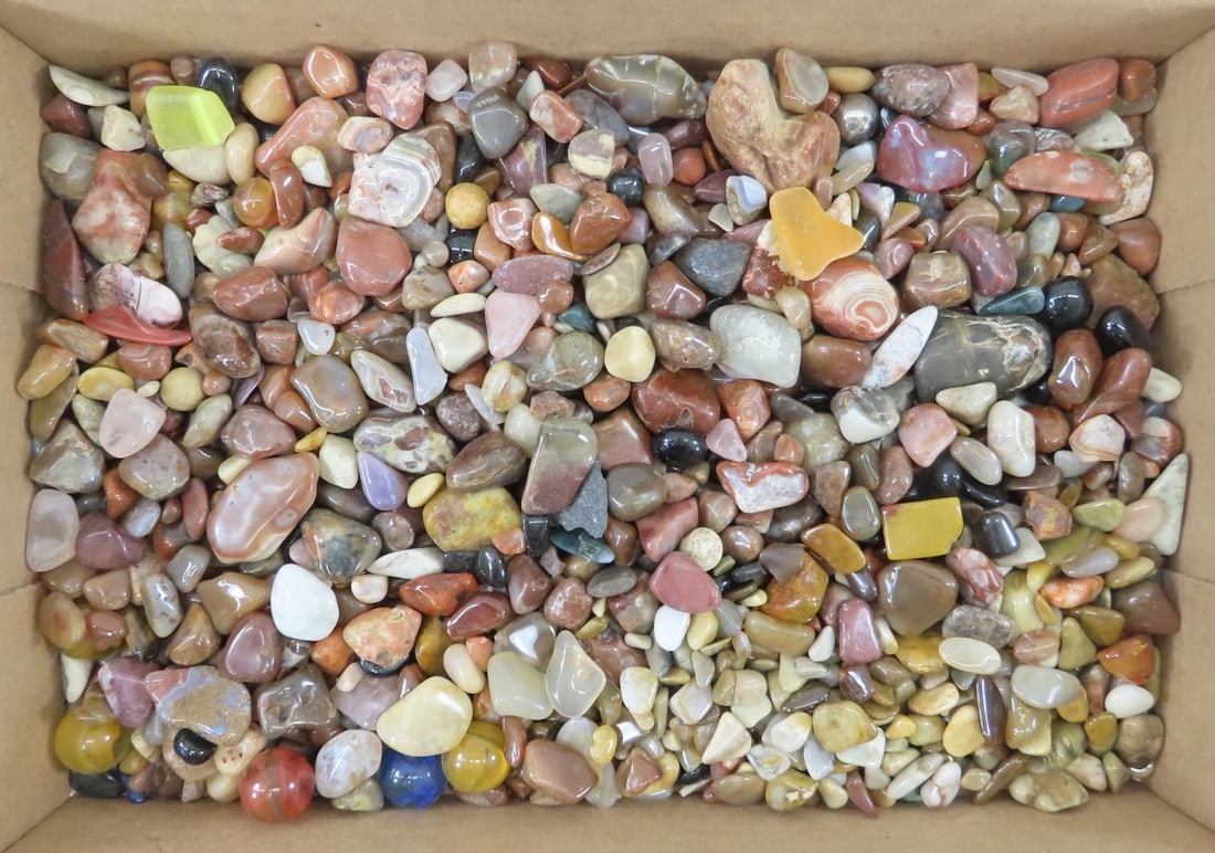 Polished Lake Superior Agates & other rocks: Polished Lake Superior Agates & other rocks - LOT SIZE: 8x8x8" 8 LBS All information and photos, which are part of the description, are intended to be as accurate as possible, but errors are