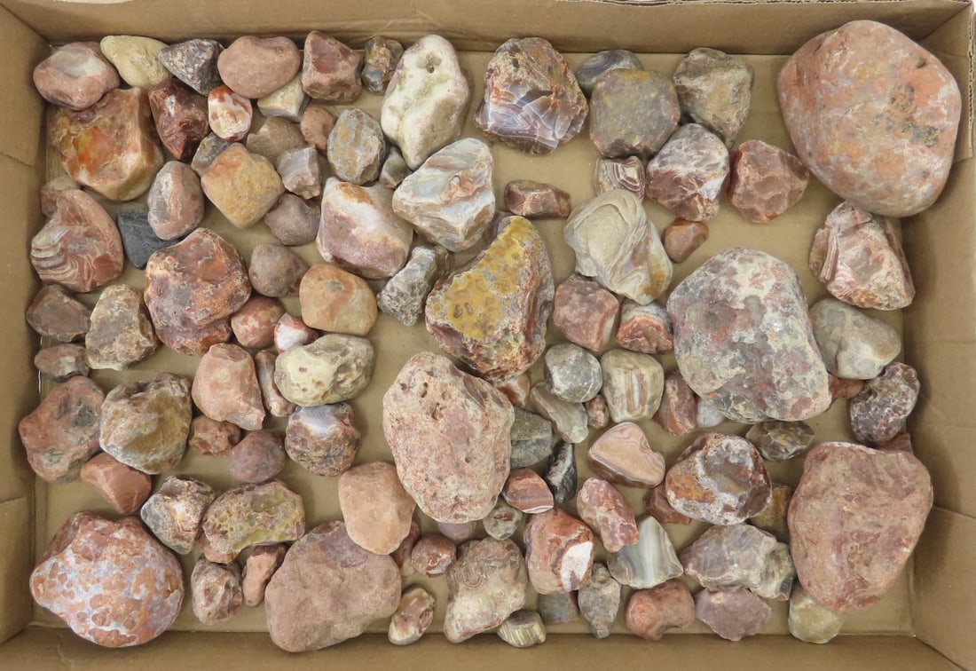 Collection of Lake Superior Agates & other rocks: Collection of Lake Superior Agates & other rocks - LOT SIZE: 8x8x8" 14 LBS All information and photos, which are part of the description, are intended to be as accurate as possible, but errors are