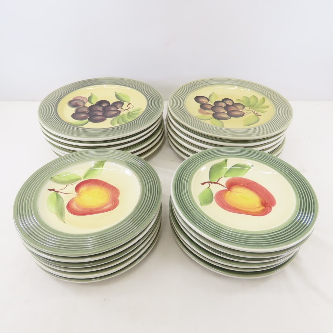 24 Piece Marketplace Dinner Plates, Made in Italy: 24 Piece Marketplace Dinner Plates, Made in Italy - Hand Painted. (12) 9" Salad Plates, (12) 11" Dinner Plates. LOT SIZE: 20x15x9" 30 LBS All information and photos, which are part of the