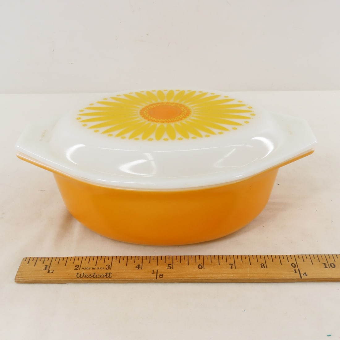 Vintage PYREX 1.5 qt Yellow Daisy Casserole - 2