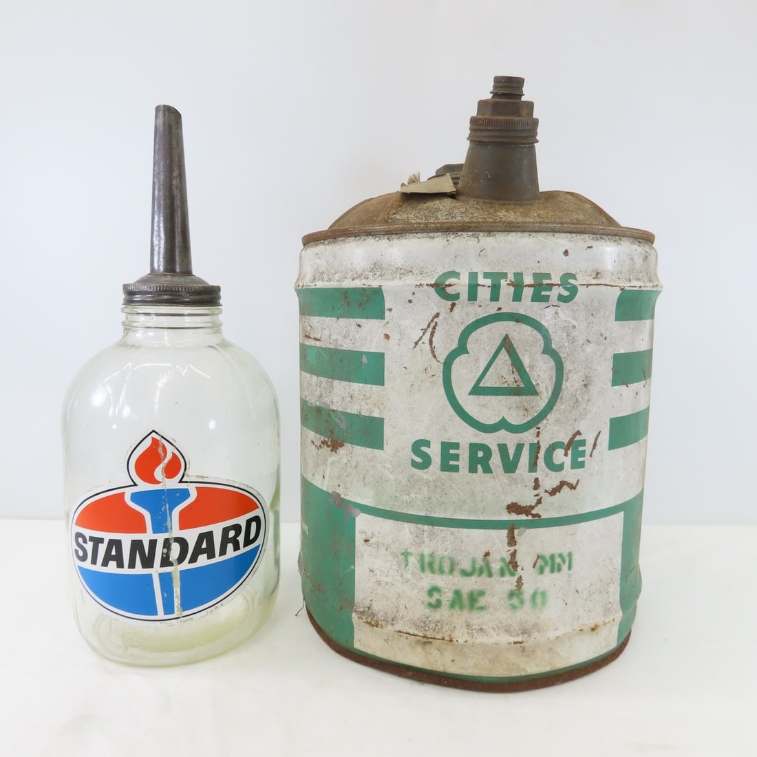 Cities Service 5 Gallon Oil Can & 1 Gallon Oil Jar: Cities Service 5 Gallon Oil Can & 1 Gallon Oil Jar - LOT SIZE: 18x18x12" 7 LBS All information and photos, which are part of the description, are intended to be as accurate as possible, but errors