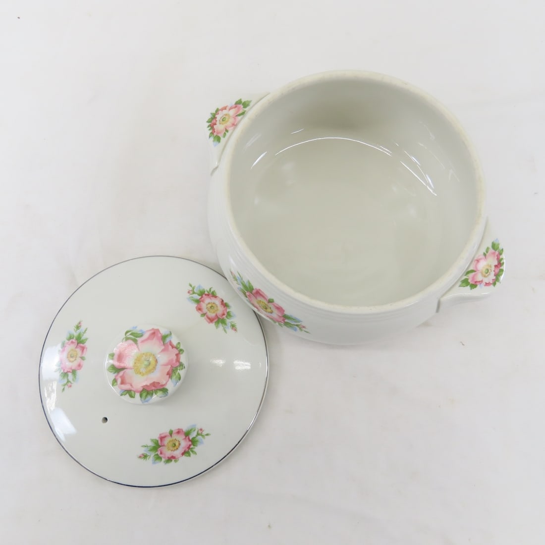 Vintage Hall's Kitchenware Bowls, Casserole & More - 4