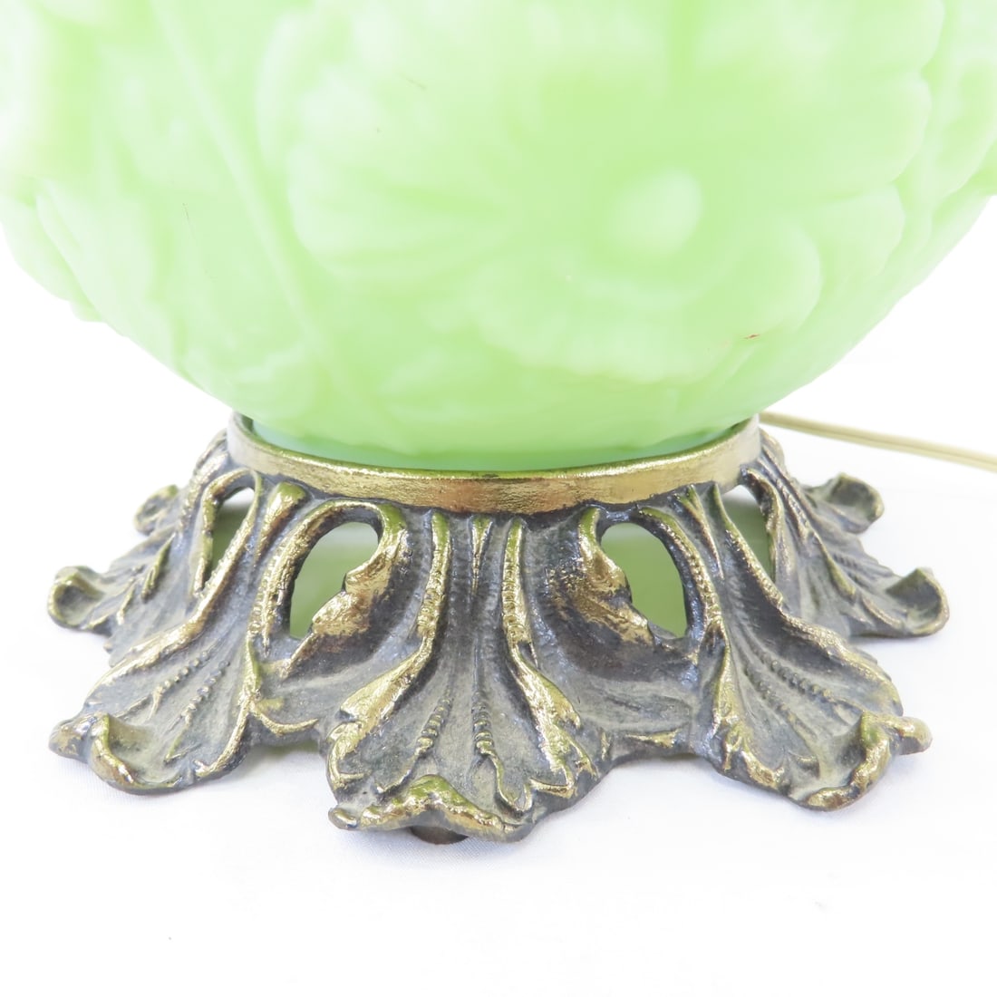 Vintage Lime Green Fenton Uranium Glass Lamp - 2