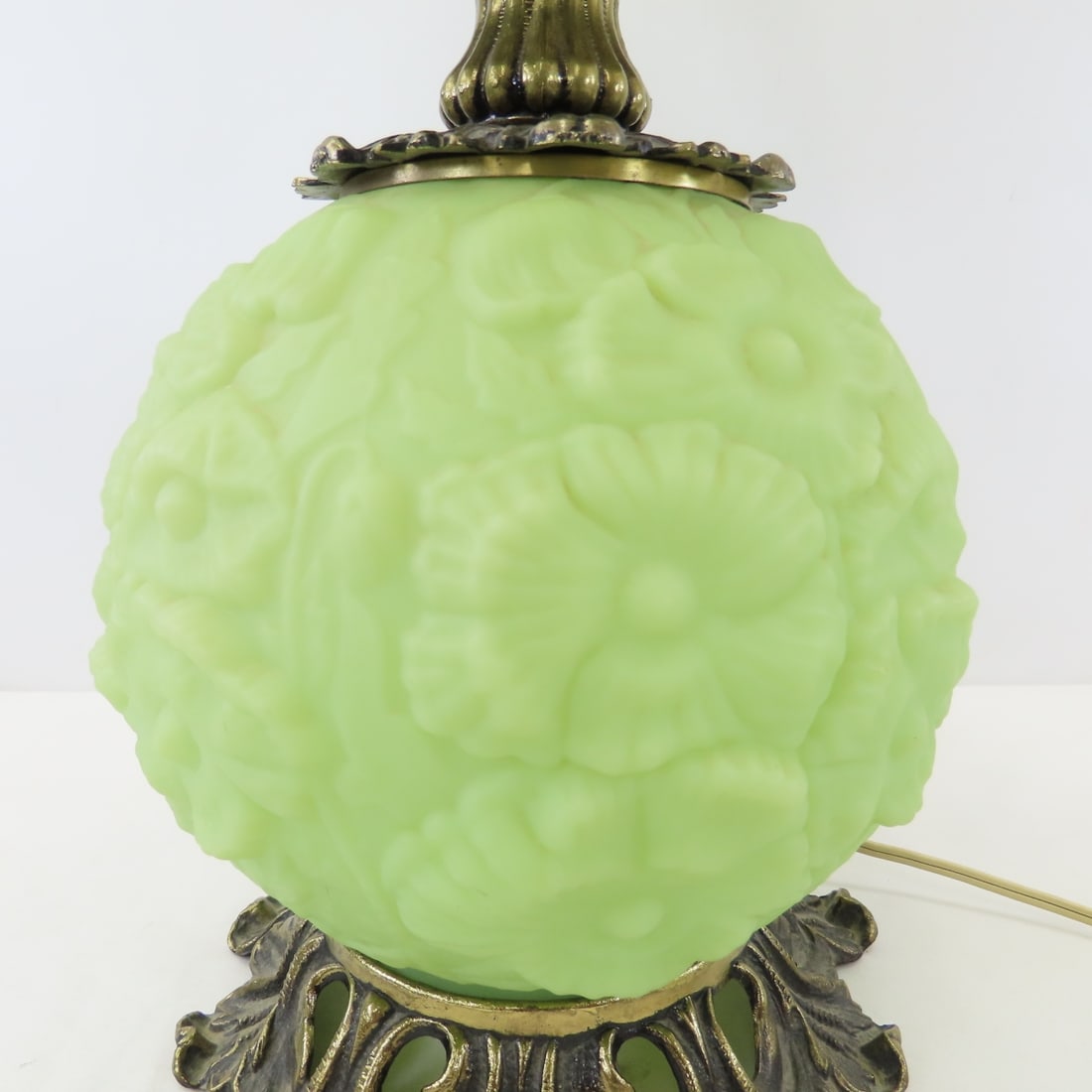 Vintage Lime Green Fenton Uranium Glass Lamp - 3