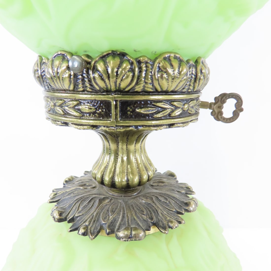 Vintage Lime Green Fenton Uranium Glass Lamp - 4