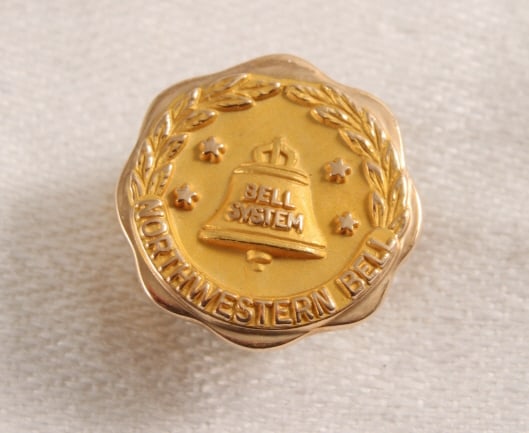 Gold NW Bell 10K Pin 3 Grams Total Weight: Gold NW Bell 10K Pin 3 Grams Total Weight - Lot Size 2" x 2" x 1". .5 Lbs. All information and photos, which are part of the description, are intended to be as accurate as possible, but errors are