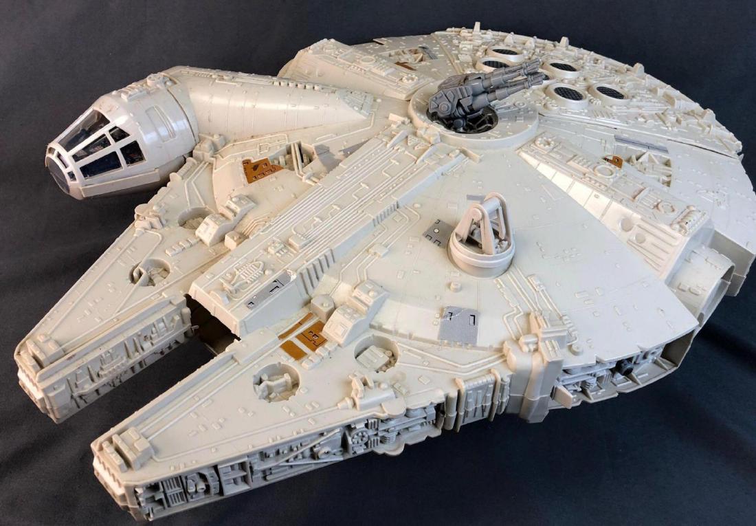 Millennium Falcon Star Wars vehicle by Kenner 1979 (1 of 7)