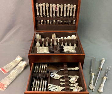 156 Piece Sterling Silver Reed and Barton Flatware Set: 156 piece sterling silver Reed and Barton sterling flatware set. 1941 Mirrorstele pattern and M.I. Naken display and storage chest, hallmarked. 12 Dinner knives 9.5 in, 12 dinner knives 9.25 in, 12 bu