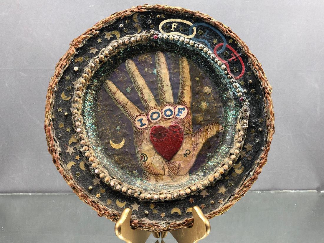 Folk Art Heart In Hand Oddfellows Display Plaque (1 of 12)