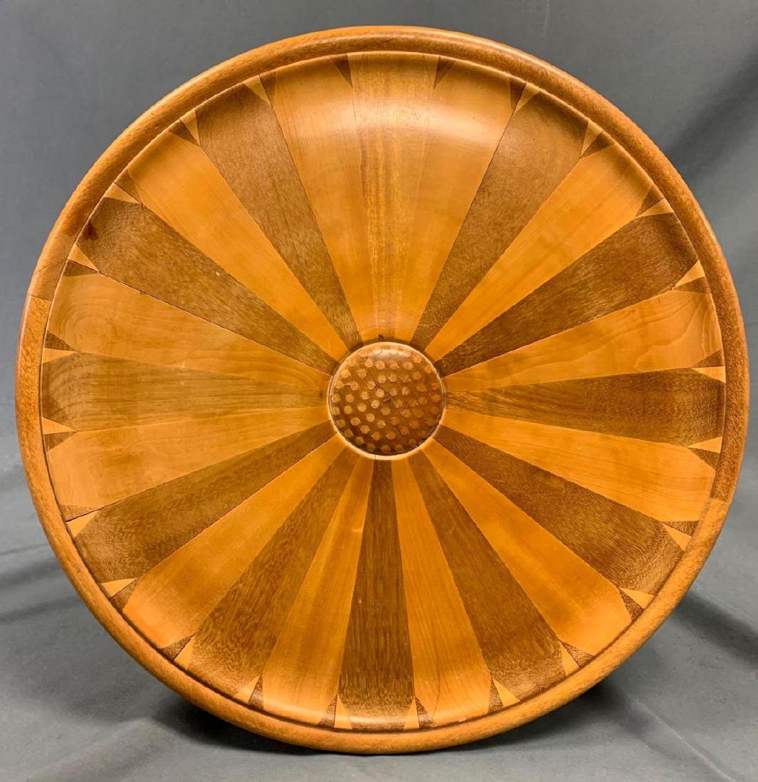 Rubinato Mario, Fine Italian Marquetry Sunflower: Fine Italian Marquetry Inlay Platter, made of Arabic Acacia wood from Ras Tanura' in 1950 by Rubinato Mario, of' Cavarzere, Venice. Fantastic attention to detail makes this a wonderful early mid-cen