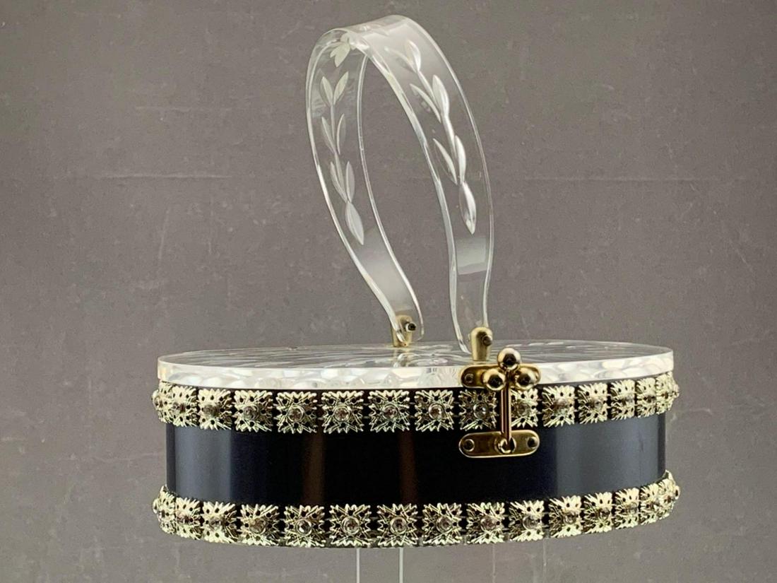 Beautiful Vintage Lucite Purse With Fine Rhinestone (1 of 11)