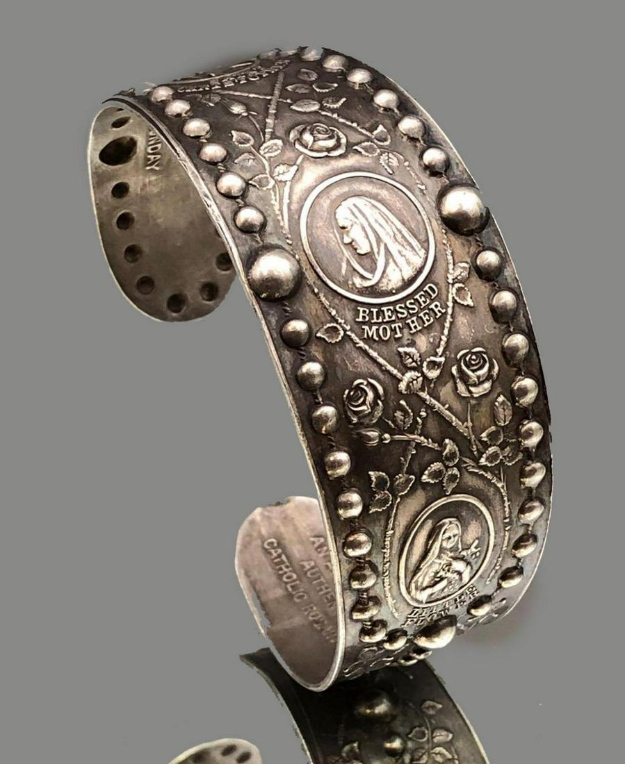 Extremely Rare NOS Towle Silver Catholic Rosary Cuff: Officially authorized by the church, these rosaries are exceedingly rare, particularly in this remarkable unworn and unengraved condition. Early to mid 20th C. Richly and finely embossed with images o