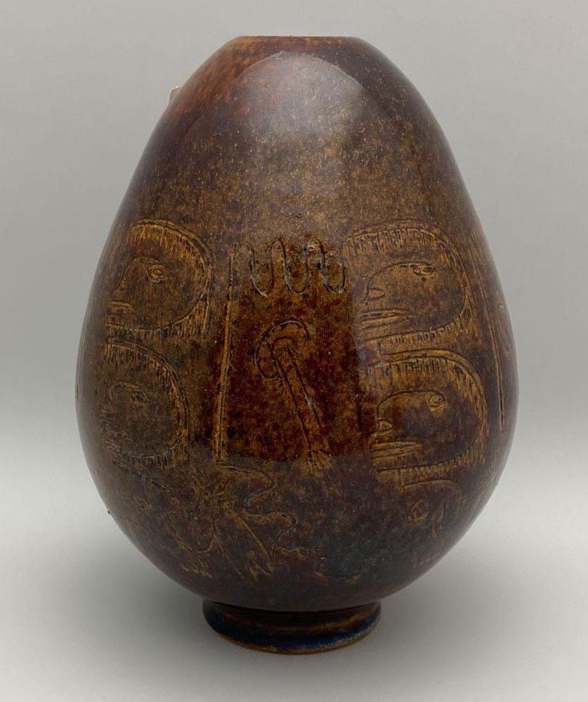 Edwin and Mary Scheier Art Pottery Egg Form Vase: Extremely finely decorated and glazed Scheier studio pottery egg form vase or pot, in a highly unusual and beautiful egg ovoid form. Featuring intricately decorated figural incised sgraffito figures,