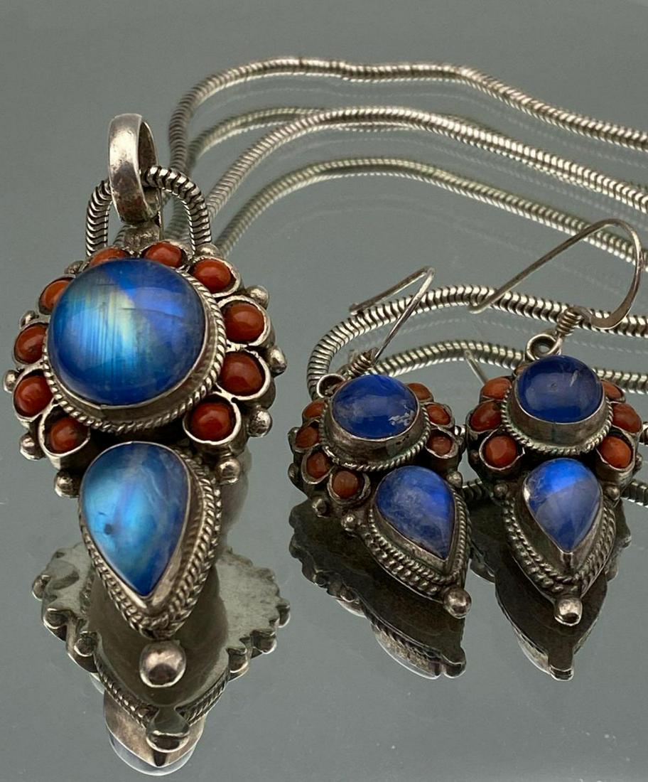 Sterling Silver Labradorite And Coral 4 Piece Set, 42.1: Sterling Silver Labradorite And Coral 4 Piece Set, 42.1 g, pending 2.75 x .75, 1.125 x .5, chain 18, all measurements are approximate.