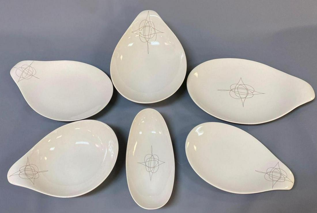 Lot of 7 Eva Zeisel for Hallcraft Mid Century Modern: Lot of 7 Eva Zeisel for Hallcraft Mid Century Modern Fantasy Serving Pieces Serving Platters and Bowls in Fantasy Pattern. Sizes range from 17 in x 10.5 in, 15 in x 10.5 in x 2.75, 12 in x 5.75 in x 3