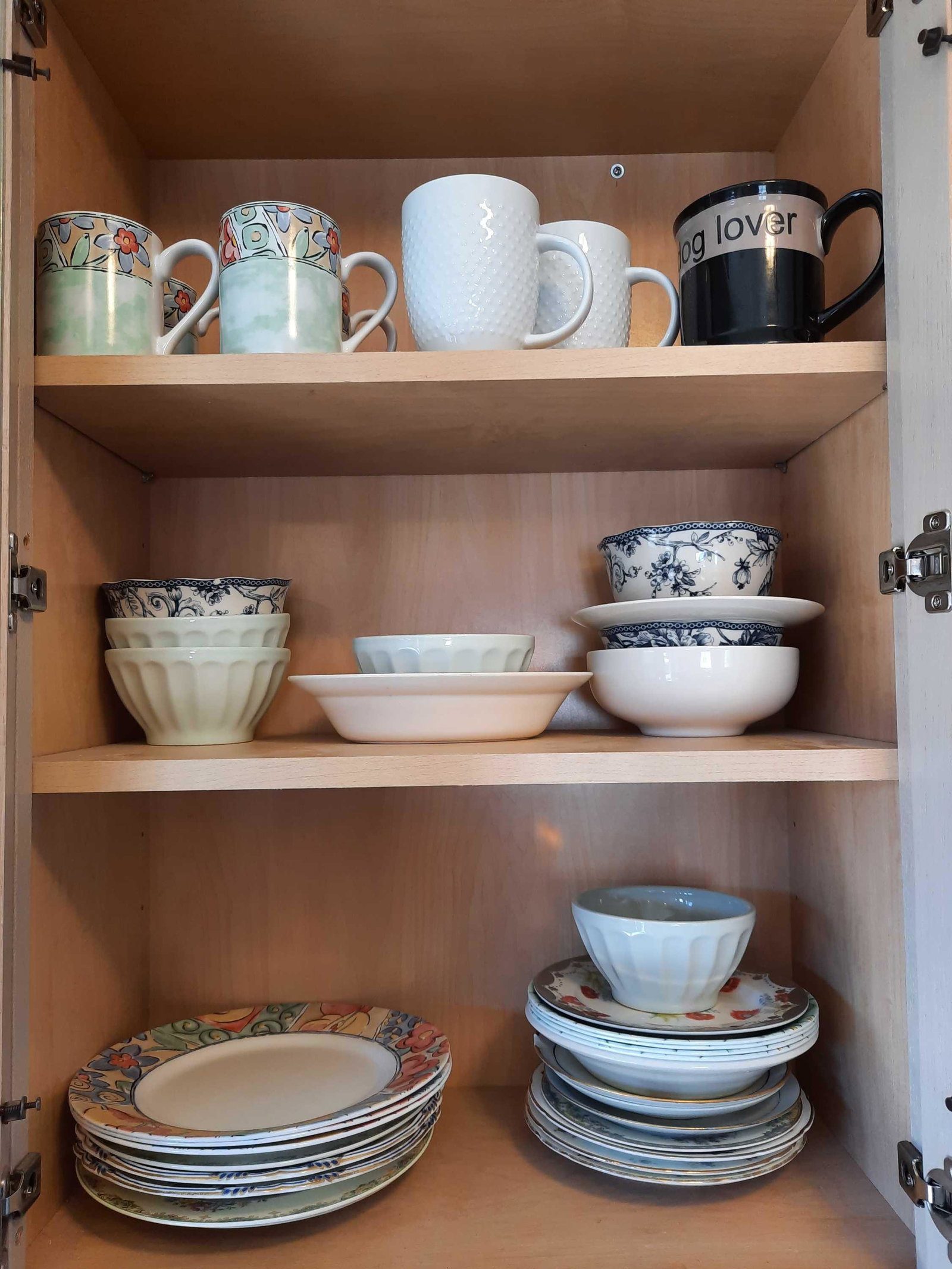 Lot of Kitchen Items Including Mugs, Bowls and Plates (1 of 5)