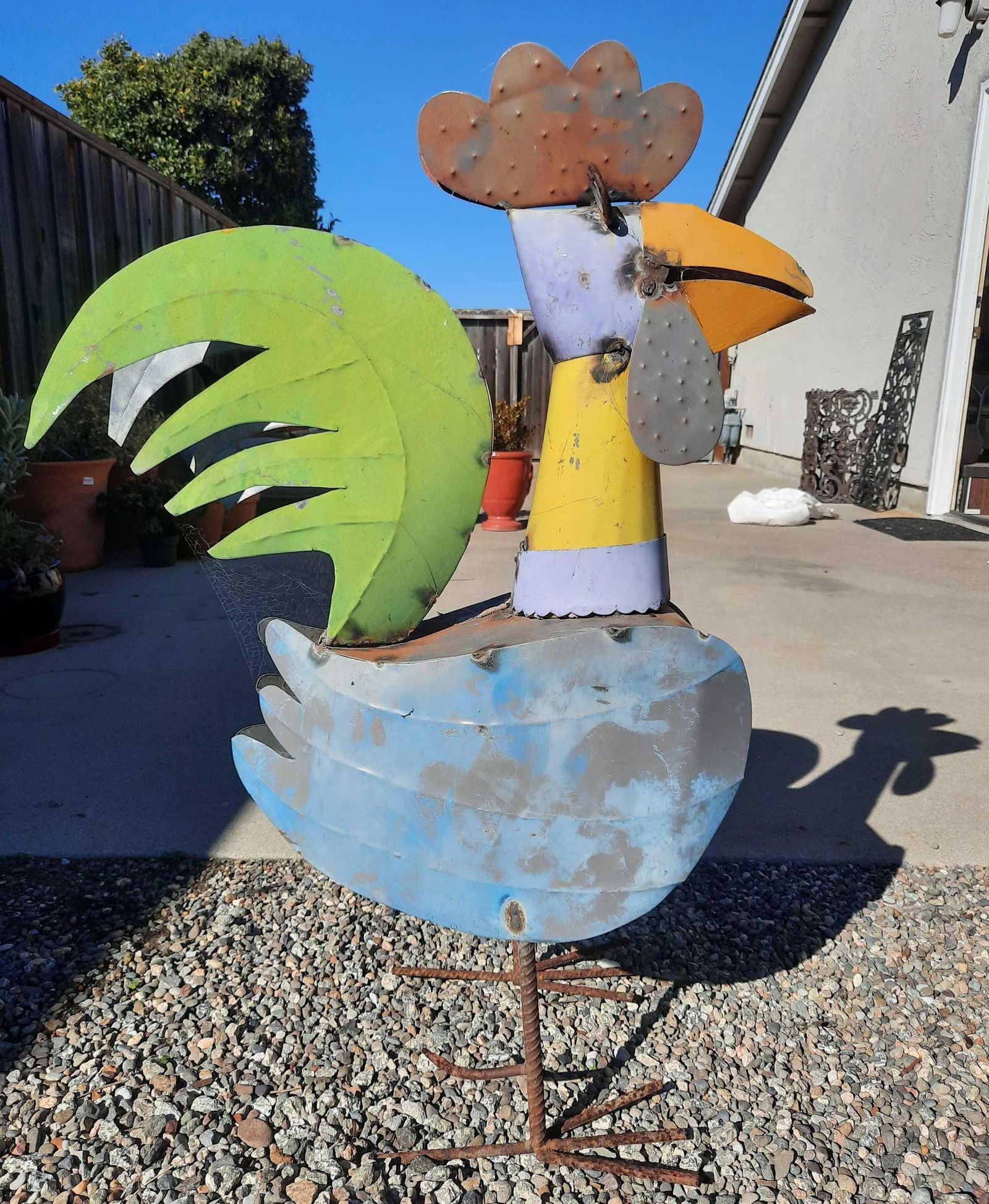 Metal Rooster Yard Art (1 of 2)