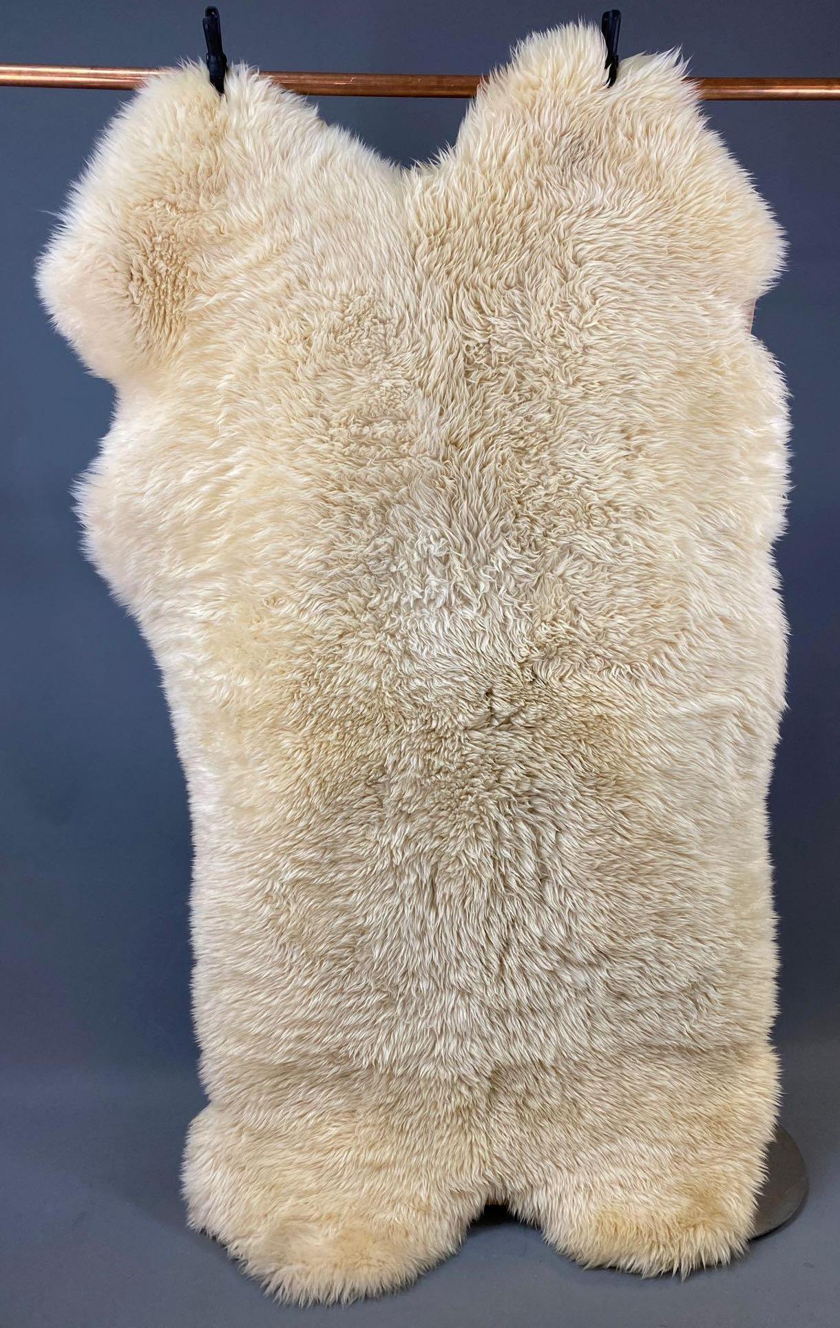 Natural Sheepskin Rug (1 of 12)