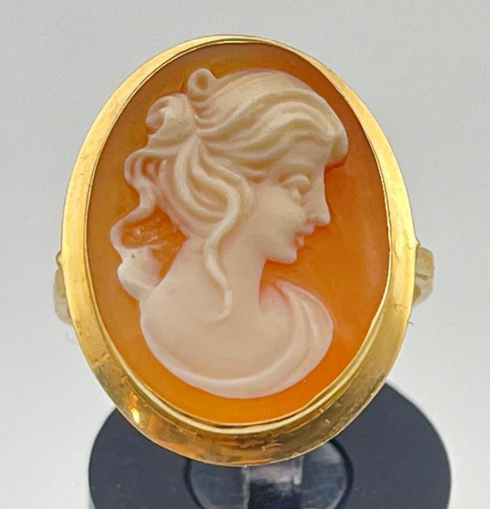 18K Gold Italian Gold Cameo Ring. 3.1G (1 of 10)