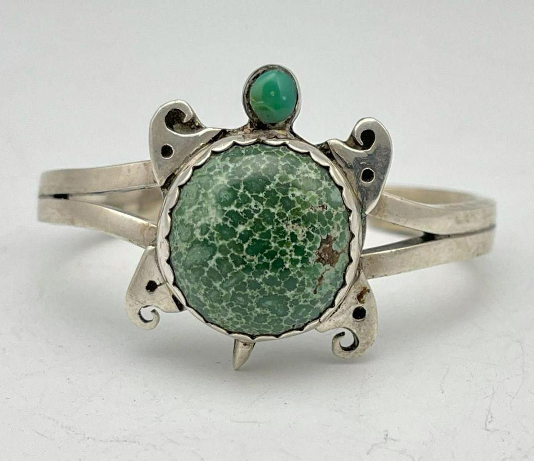 Navajo Sterling Silver Green Turquoise Turtle Bracelet (1 of 10)