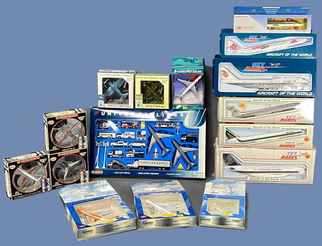 16 Gemini Jets Model Aircraft and Cars (1 of 19)