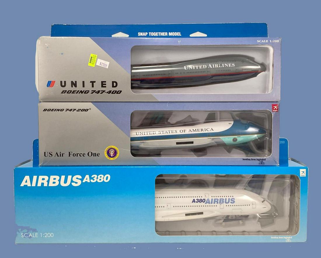 3 Hogan 1:200 Scale Model Airplanes (1 of 9)