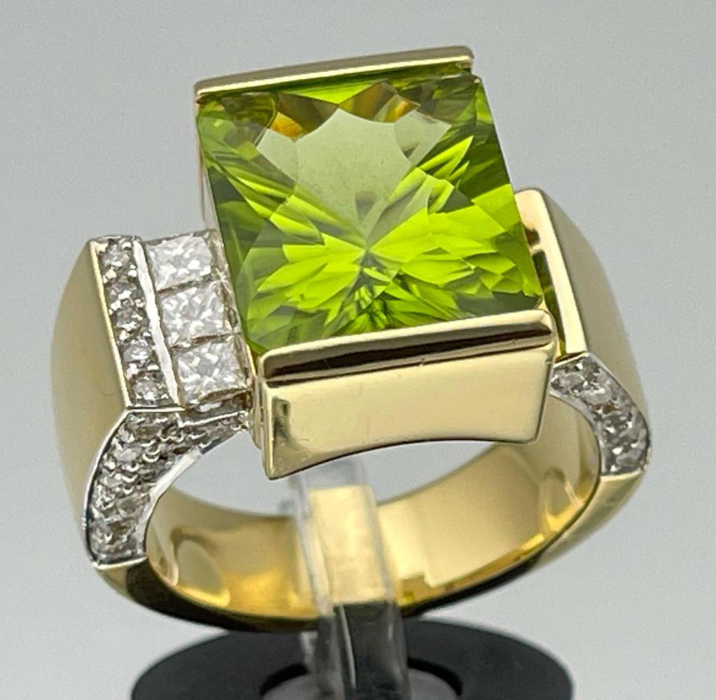 18k, 8.84ct Peridot Diamond Ring, (1 of 9)