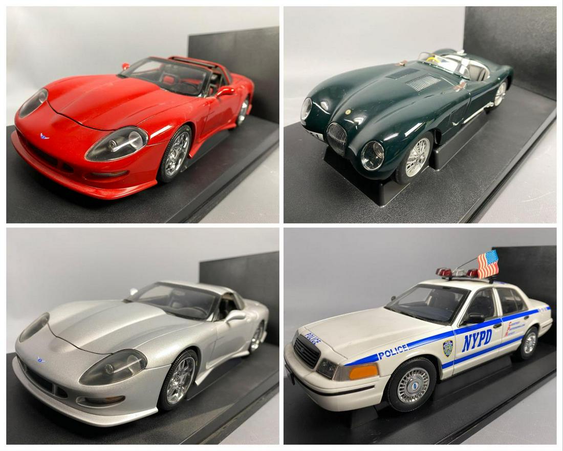 4 AutoArt Diecast Model Cars (1 of 20)