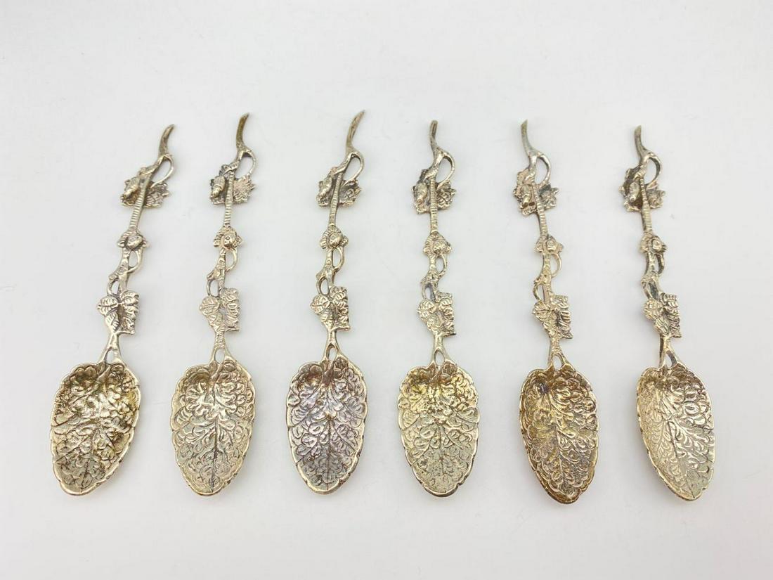 6 Antique Silver Spoons. 88.5g (1 of 7)