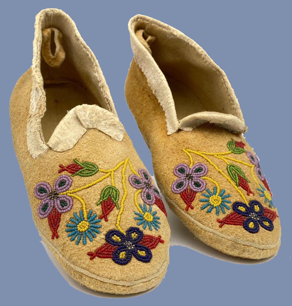 Native American Santee Sioux Beaded Moccasins (1 of 10)
