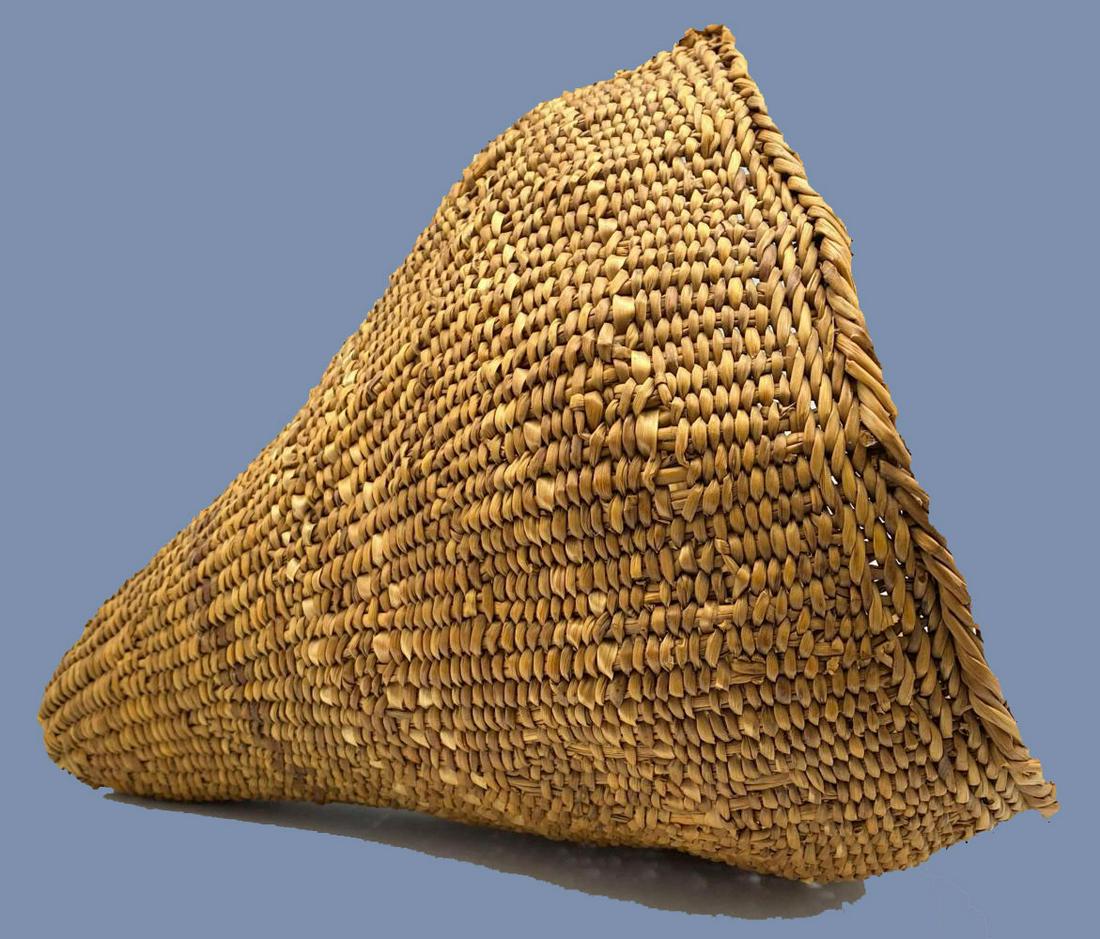 Native American Klamath Basket. (1 of 10)