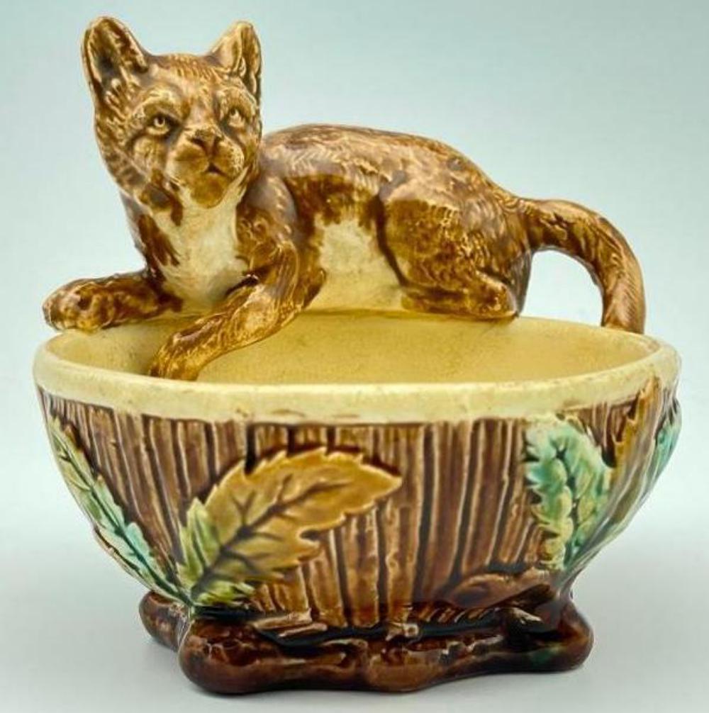 Rorstrand Swedish Majolica Pottery Cat Bowl: Antique Swedish Majolica pottery cat dish or bowl. Marked EP Rorstrand. Approximately 4.75 x 4.75 x 4.125 in. One paw's glaze is rough but not broken, probably happened in the firing process which is