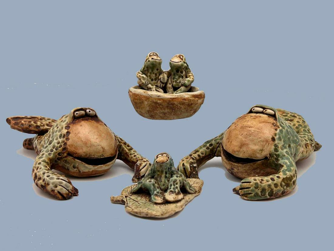 4 Wild Earth Stoneware Frogs (1 of 16)