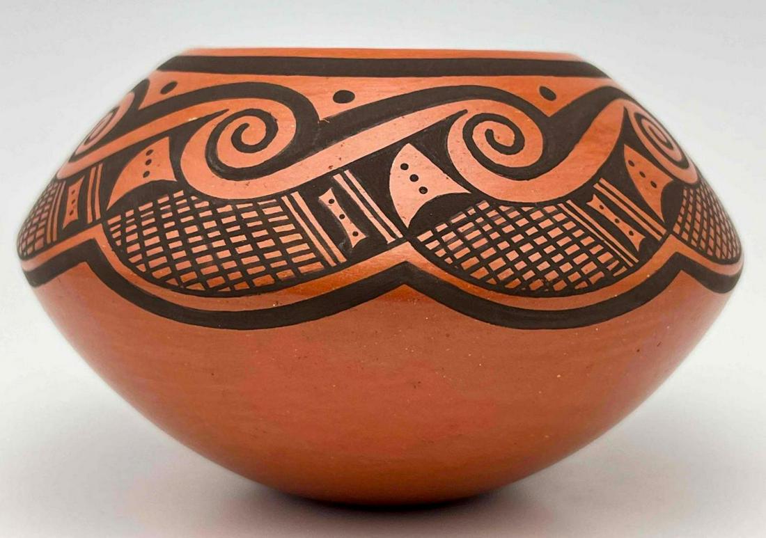 Agnes Nashonhoya, Hopi Clay Pot (1 of 8)
