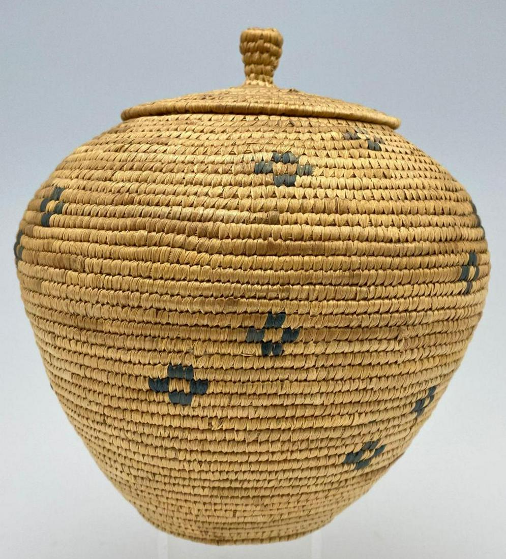Native American Sweet Grass Lidded Basket (1 of 10)