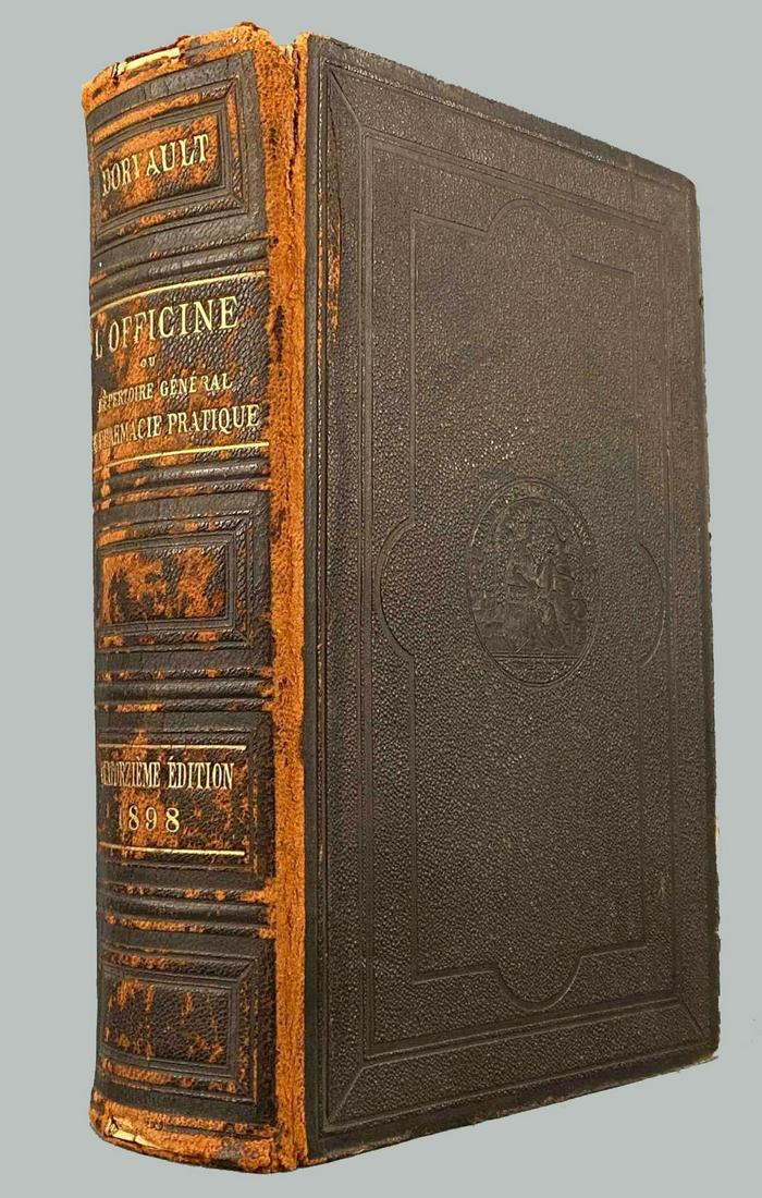 Antique French 1889 Pharmaceutical Book: Antique French 1889 Pharmaceutical Book, L'Officine ou Repertoire General De Pharmacie Pratique, Quatorzieme Edition, 1898, FLM Dorvault. Approximately 9.4375H x 6.75W x 2.75D in.