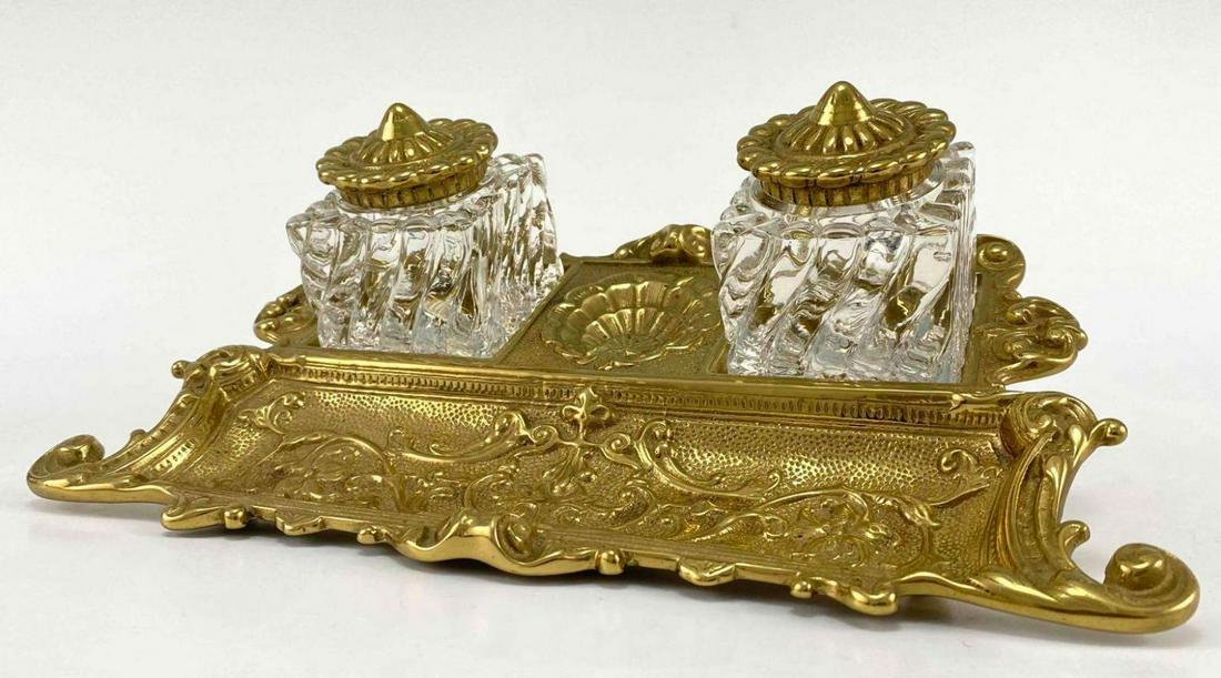 Virginia Metalcrafters Brass and Glass Inkwell (1 of 18)