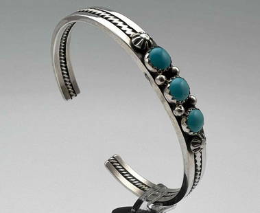 Navajo Sterling Silver Turquoise Cuff Bracelet: Navajo Sterling Silver Turquoise Cuff Bracelet By Ray King. Marked Sterling. Marked King. 20.5g. Inner Cuff 5.5625in., Cuff Break 1.0625, Width 0.3125in. All Measurements Are Approximate.