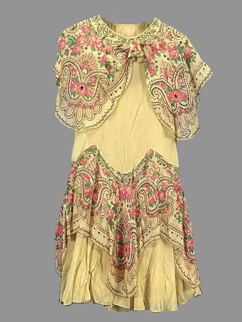 1920's Art Deco Floral Chiffon Dress: 1920's Art Deco Floral Chiffon Dress, With Scalloped Drop Waist And Multilayered Skirt. Total Length 43in. Bust 17.25. Hip 17.25in. All Measurements Are Approximate And Taken Flat.