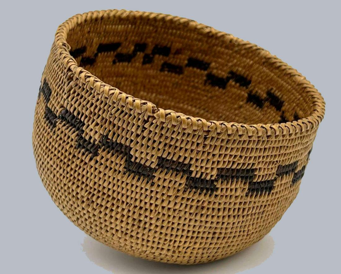 Older Hand Woven Native American Basket (1 of 15)