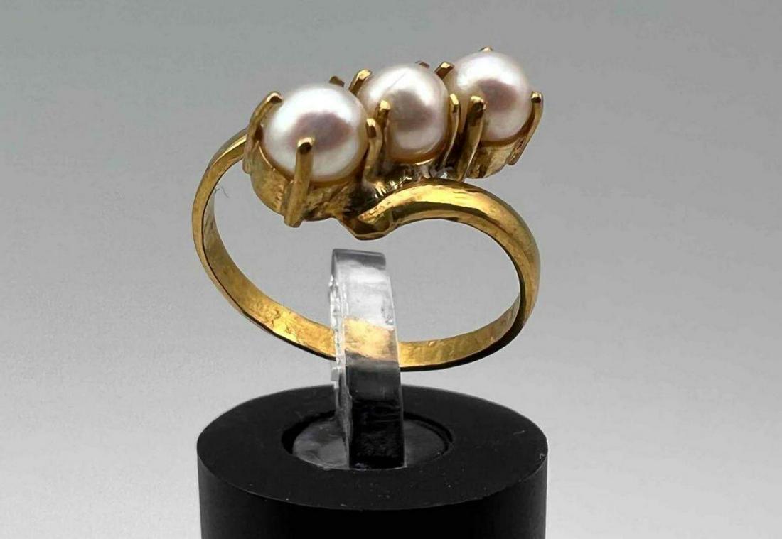 Vintage 14K Gold And 3 Pearl Ring (1 of 8)