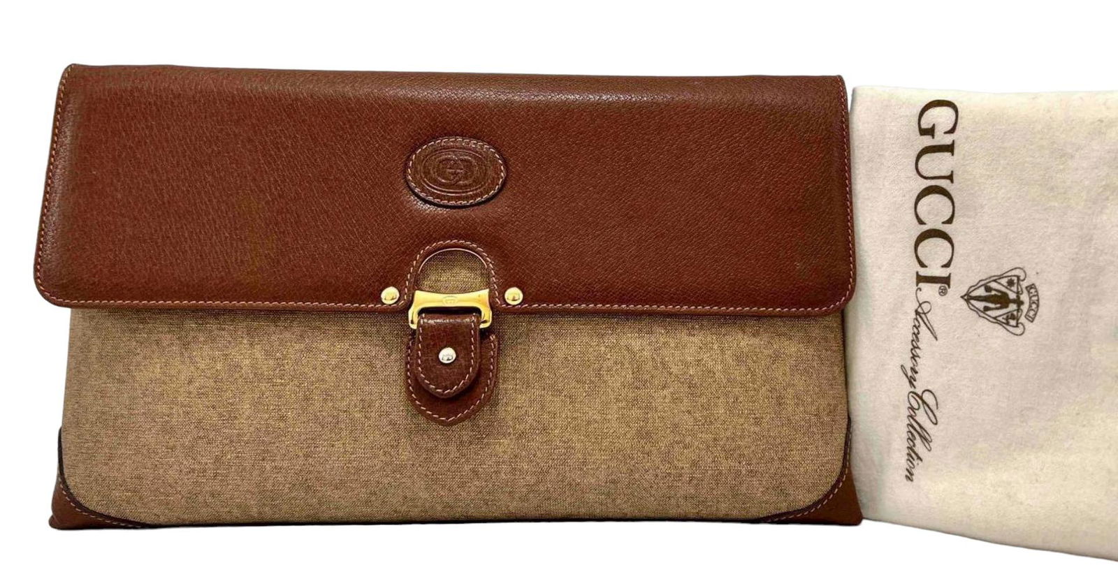 Gucci Leather Shoulder Bag With Original Dust Bag: Gucci Leather Shoulder Bag With Original Dust Bag. Tags Read Gucci Accessory Collection, Made In Italy, 56.02.095, Certification 72304, 205092E. Approximately 12.25W x 7.25H in. Strap Approximately 45