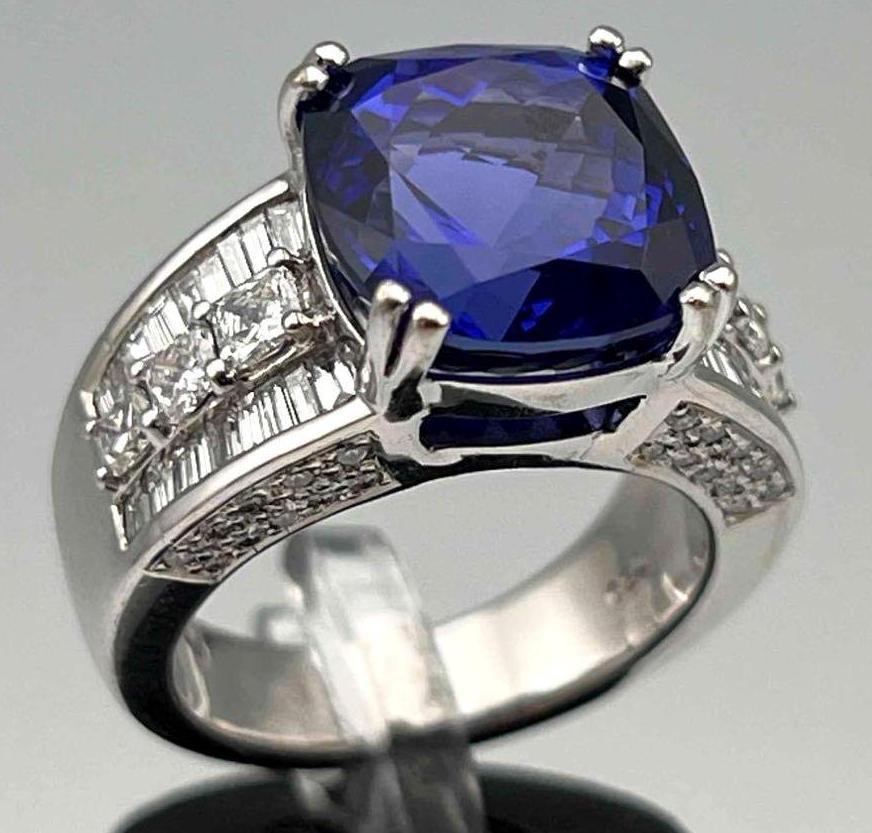 18K Gold, Tanzanite, And Diamond Janet Lee Ring: 18K Gold, Tanzanite, And Diamond Janet Lee Ring. 17.9g. Tanzanite 7.07 Carats, 11.73W x 11.70L x 8.55D mm. 0.50 Carat Combined Diamond Weight. Marked 750, With Janet Lee Marker's Mark. Ring Size 7. Re