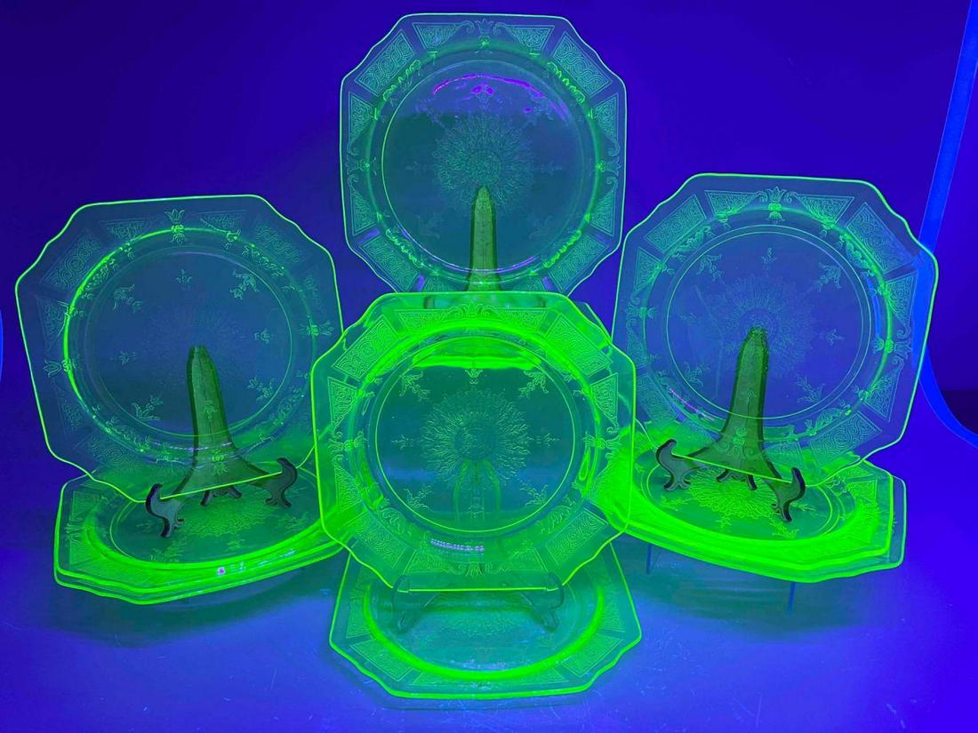 Lot of 10 Uranium Glass Hocking Plates (1 of 10)