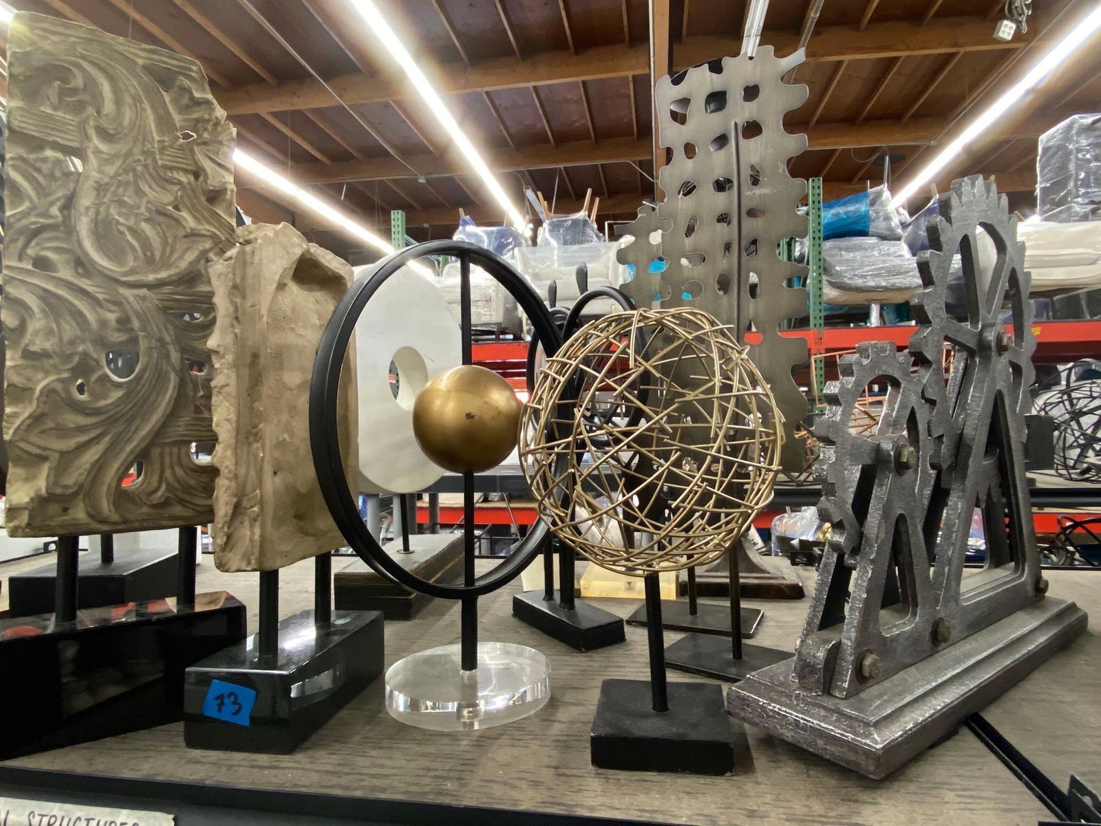 Lot decorative items, mostly metal (1 of 3)